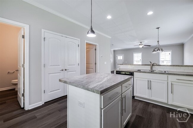 Building Photo - 345 Sonoma Dr