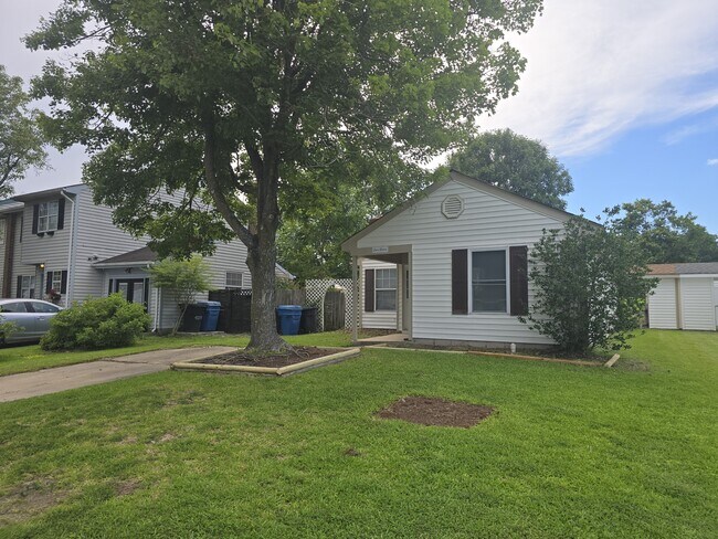 Building Photo - 4016 Rainbow Dr