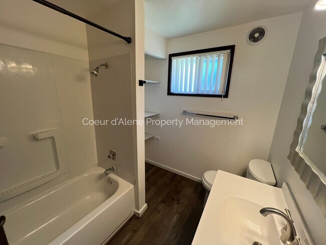 Building Photo - 520-30 Golden Sun