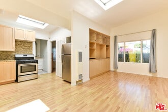 Building Photo - 420 Altair Pl