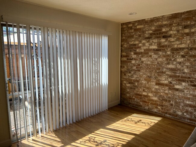 Building Photo - 524 N Post Oak Ln