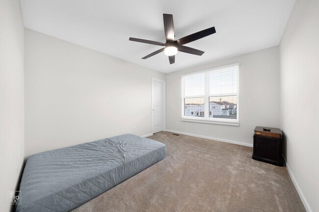 Building Photo - South Naperville Executive Style Rental First Floor Bed and Bath