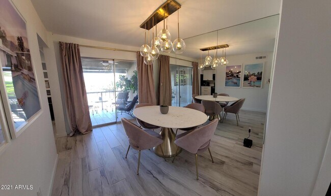 Building Photo - 4201 E Camelback Rd