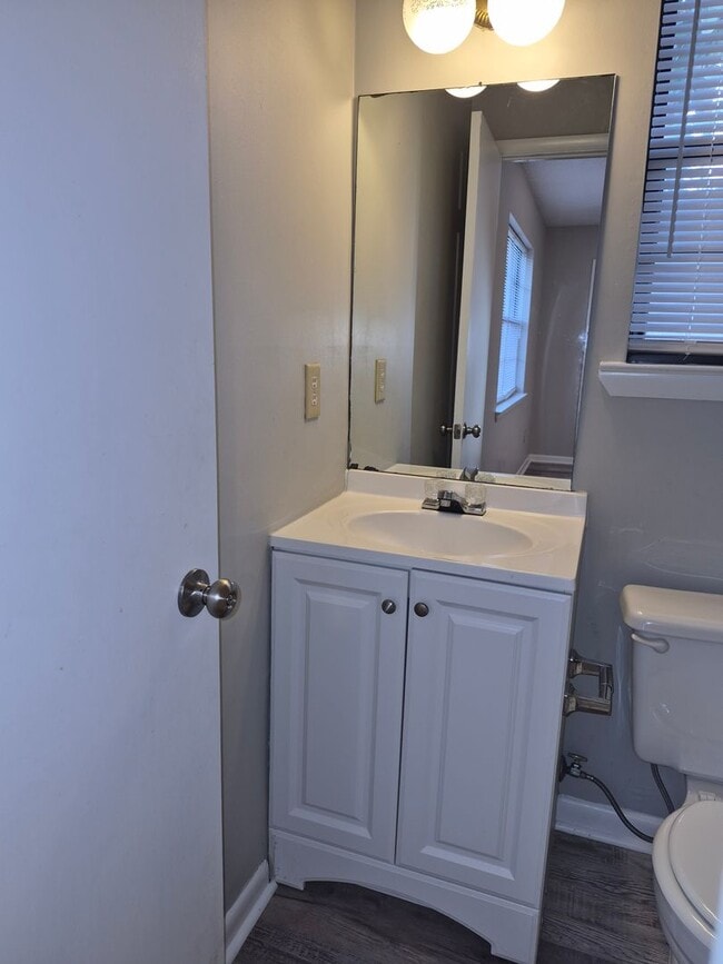 Building Photo - 242 Garden Cir