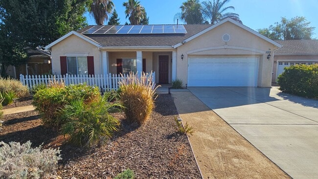 Building Photo - Kingsburg House for Rent