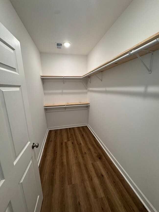 Building Photo - Hicks Duplex