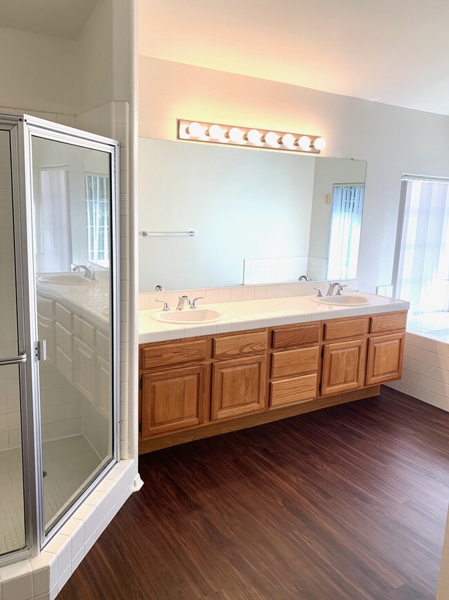 Building Photo - Spacious 4BD/2.5BA Home in Chula Vista - $4,295/mo!!