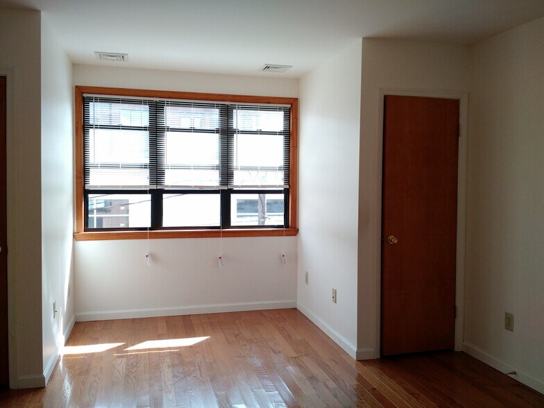 Building Photo - 1229 Wood St