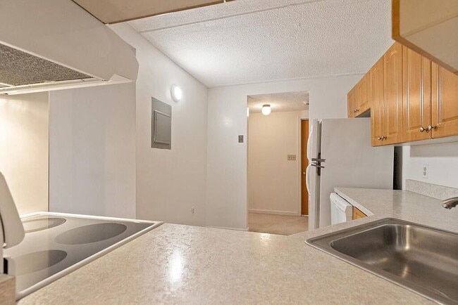 Building Photo - 100 High St