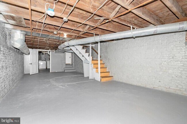 Building Photo - 521 E 23rd St