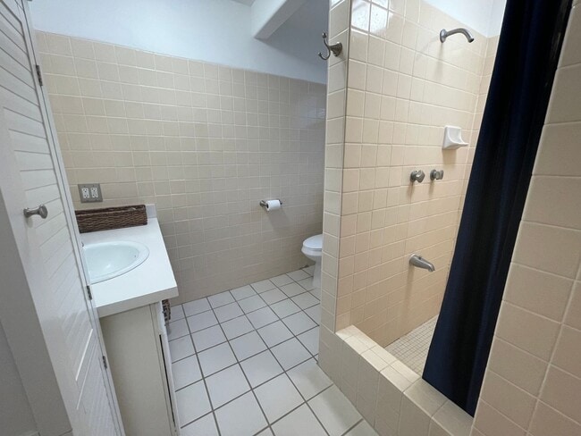 Building Photo - 1 bedroom 1 bath close to town