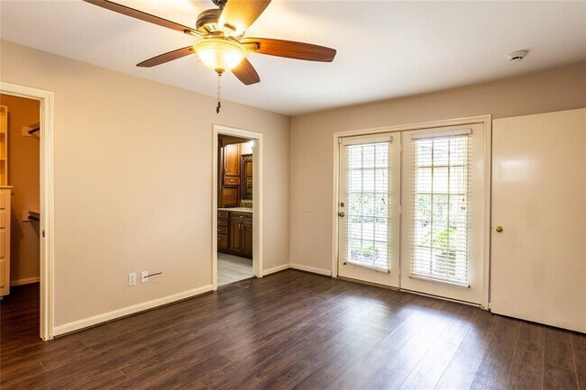 Building Photo - 2114 Walnut Bend Ln