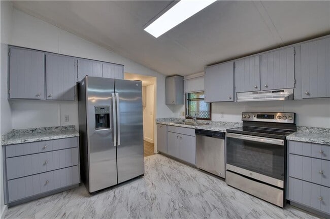 Building Photo - 136 Oyster Cir