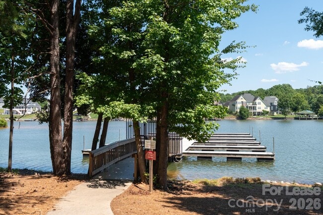 Building Photo - 106 Clarendon St