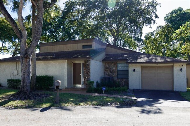 Primary Photo - 8197 Royal Palm Ct