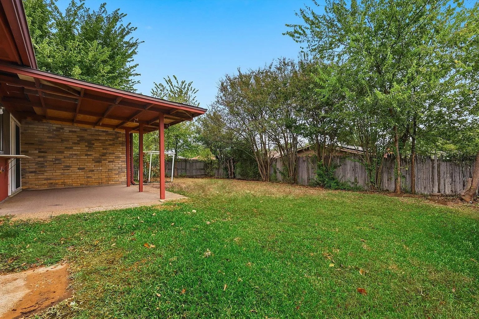 Building Photo - 2705 Treeview Dr