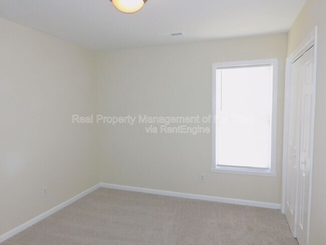 Building Photo - 1856 Oakhurst Park Ln