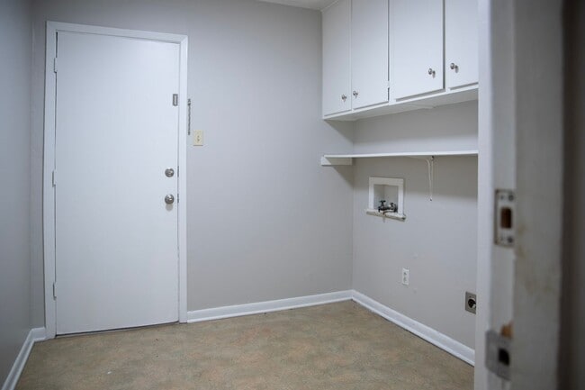 Building Photo - Lease Takeover Opportunity Available! 4 Be...