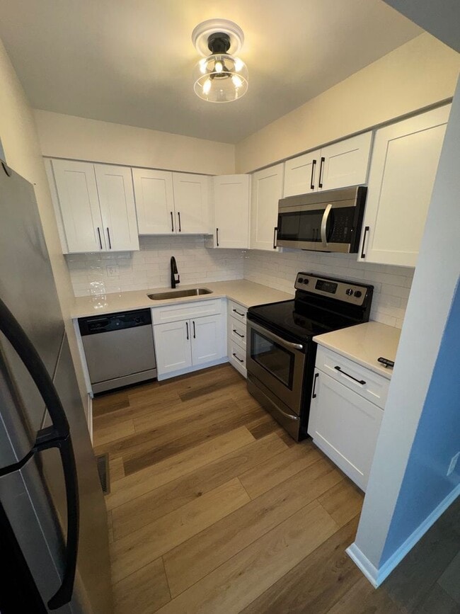 Building Photo - 1303 Lowland Ct