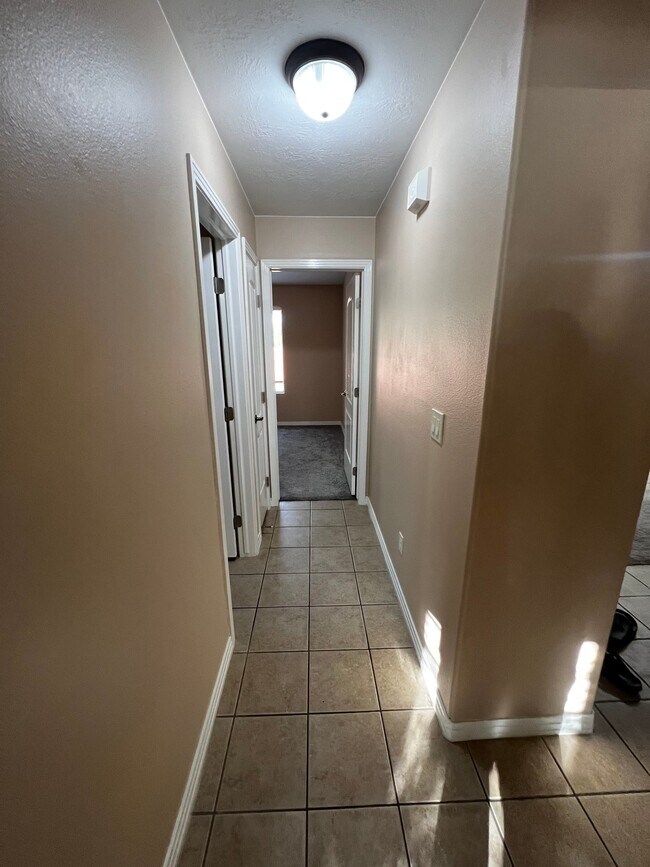 Building Photo - 1630 E 2450 S