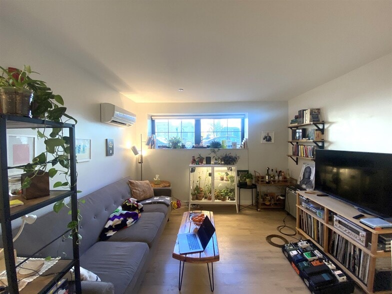 Building Photo - 13 Soden St