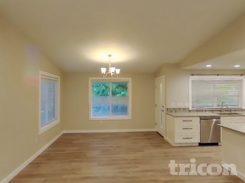 Building Photo - 3899 SE Harriet St