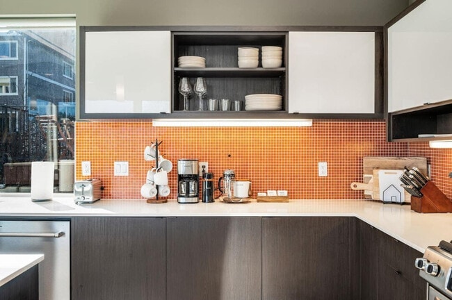 Building Photo - 2323 W Crockett St