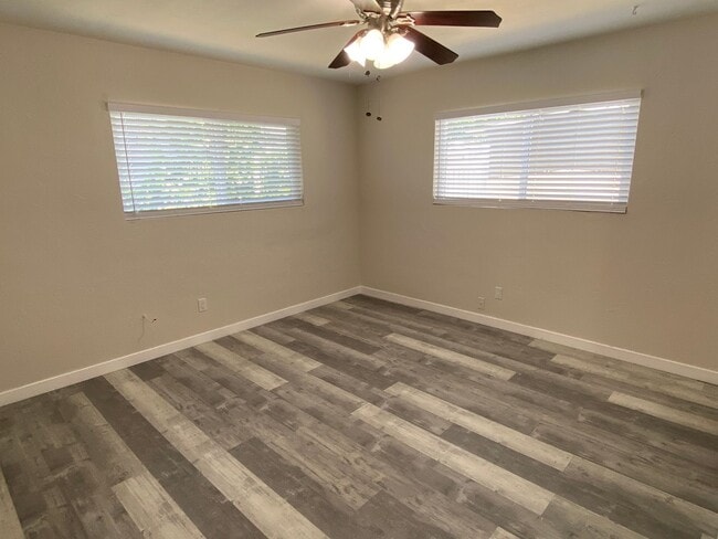Building Photo - Amazing Home Large Lot