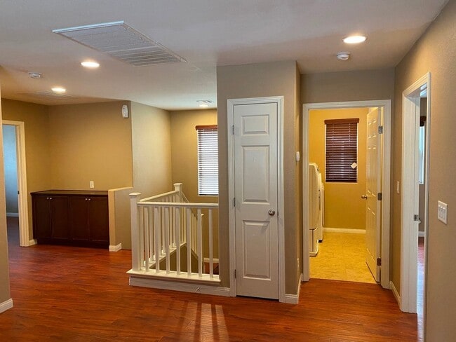 Building Photo - Southwest Beauty!