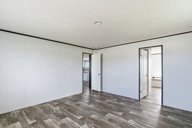 Building Photo - 303 Mesa Rdg
