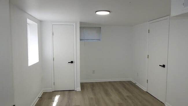 Building Photo - 4 bed 2 bath for Rent in Roeland Park, KS