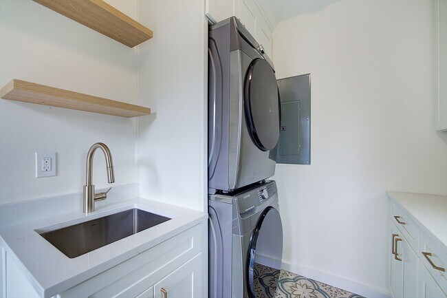 Building Photo - 3bd/1.5ba Seattle House