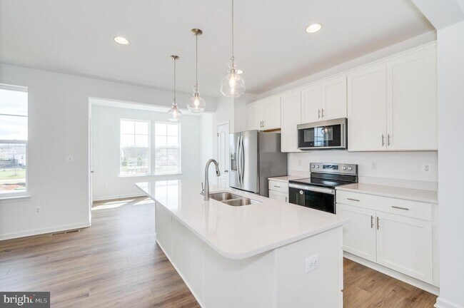 Building Photo - 301 Hillsdale Pl