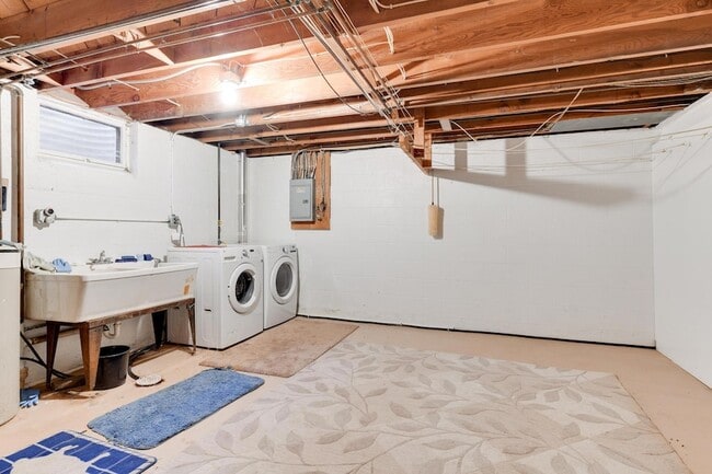 Building Photo - 4509 Laguna Dr