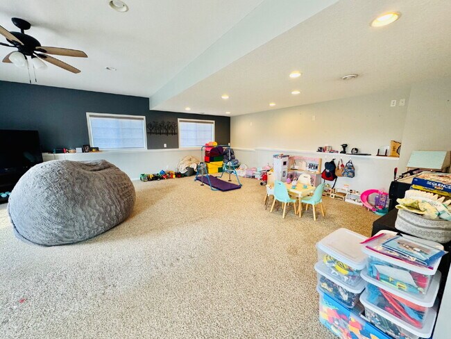 Building Photo - Spacious 4-Bed Shakopee Gem with Granite Finishes & Finished Basement