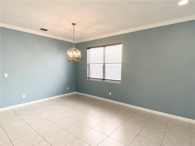 Building Photo - 4028 Tomoka Dr