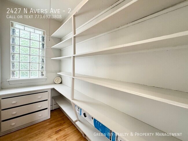 Building Photo - 2427 N Avers Ave