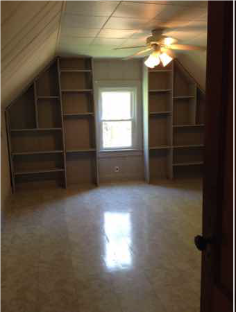 Building Photo - 3 Bedroom, 1.5 bath Home, Available: July 2027!