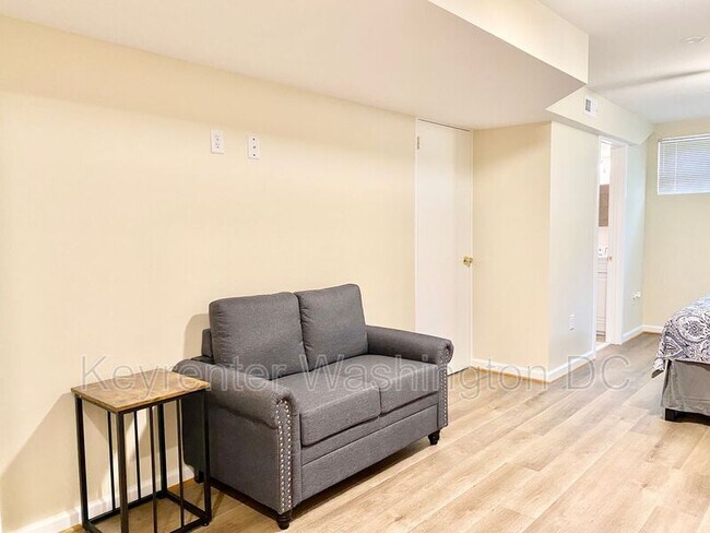Building Photo - 5514 Chillum Pl NE