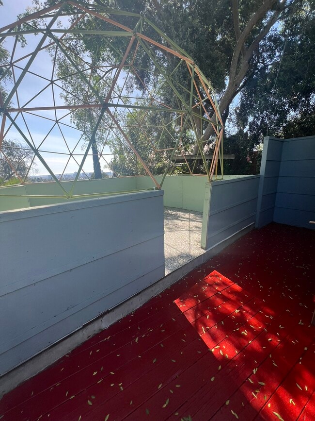 Building Photo - 2330 Effie St