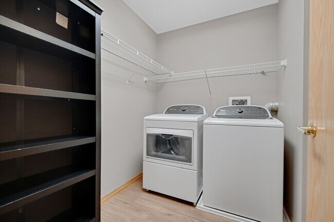 Building Photo - 15631 Linnet St NW