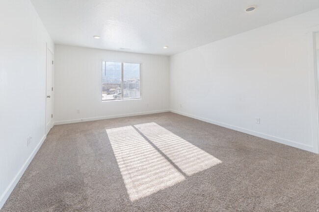 Building Photo - 3601 E 1360 S