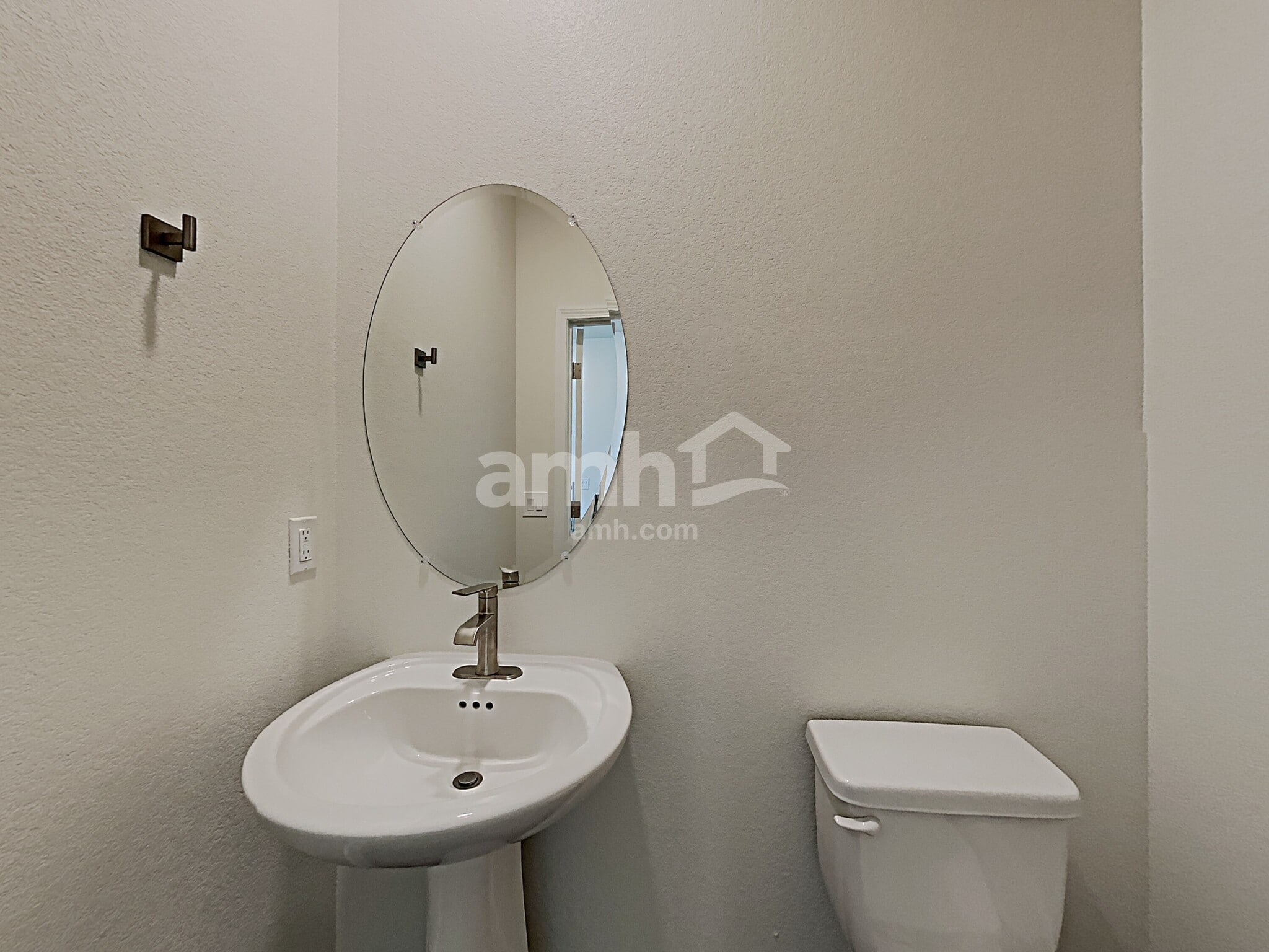 Building Photo - 1717 Viaggio Ave