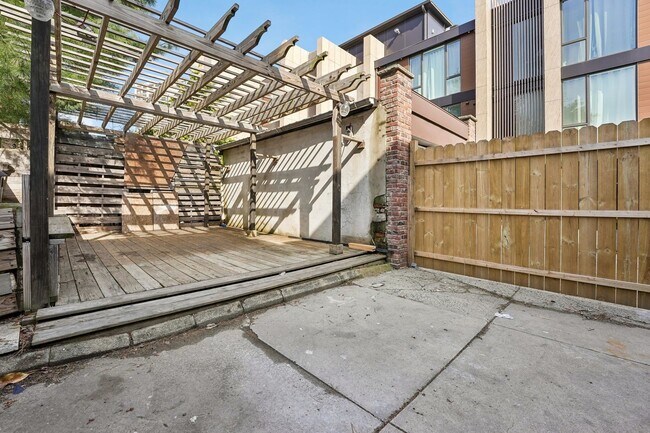 Building Photo - 7 Bender Pl