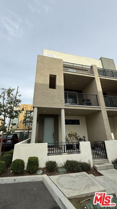 Building Photo - 5079 Cedar Ave