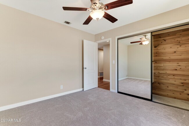 Building Photo - 47 Dorrit Ct