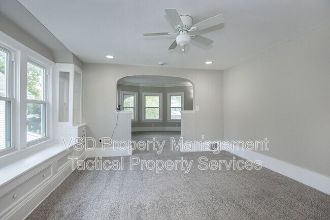 Building Photo - 3694 E 147th St