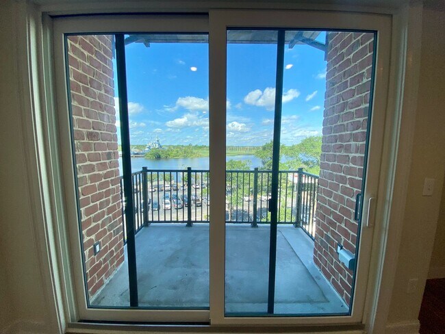 Building Photo - Apartment with Waterview in Downtown Wilmington