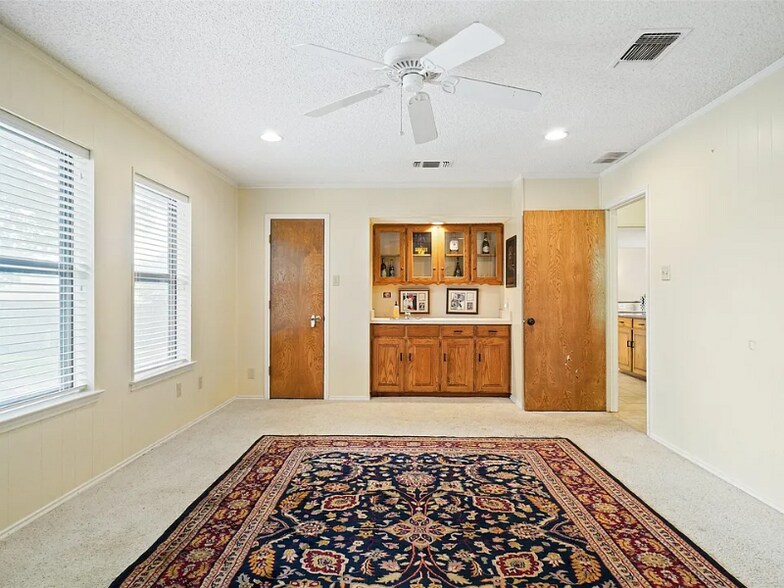 Building Photo - 1000 Forest Trail Ct