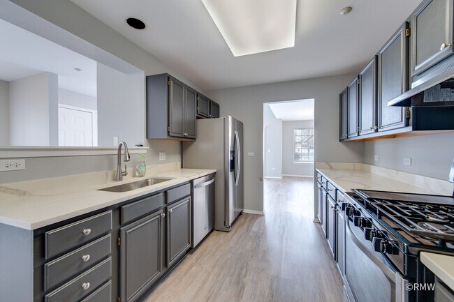 Building Photo - 460 Mayflower Ln